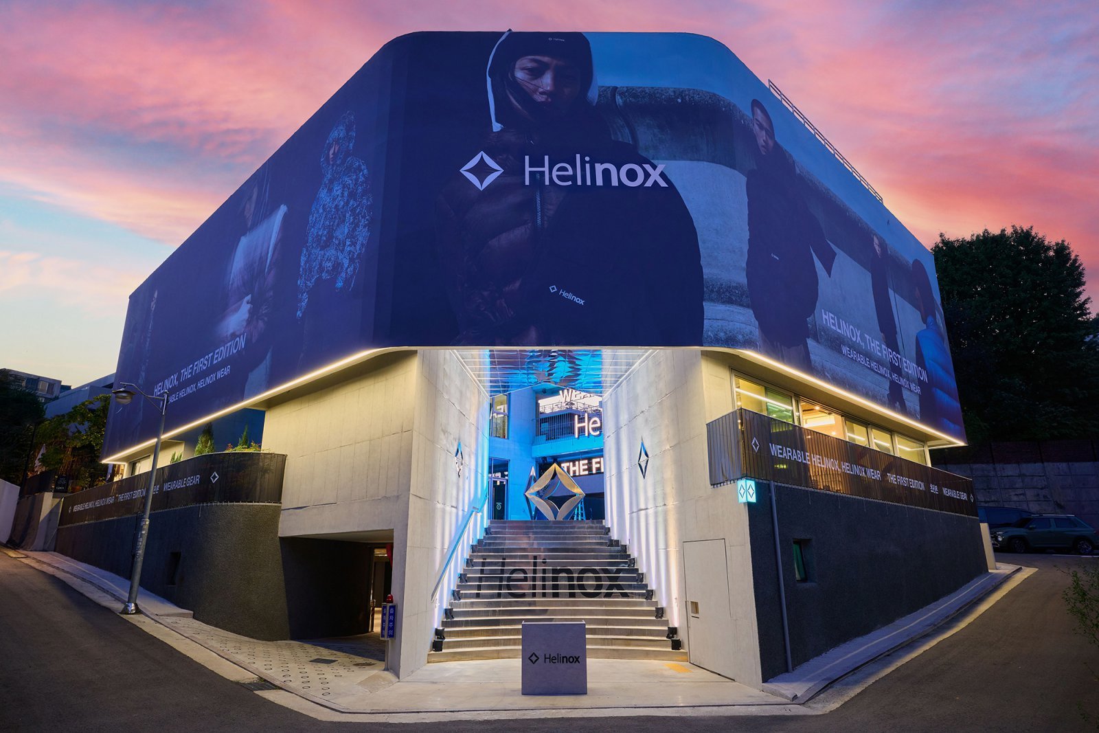 ‘헬리녹스 더 퍼스트 에디션: 초판본’ 팝업스토어 외관. 사진제공｜코오롱FnC