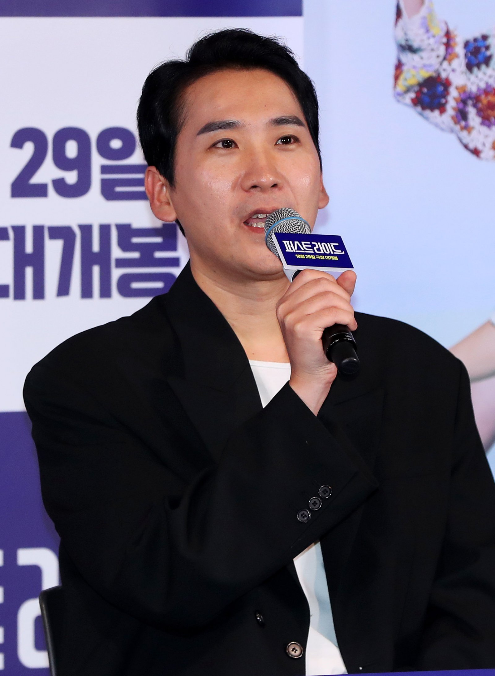 [서울=뉴시스] 김혜진 기자 = 남대중 감독이 22일 오전 서울 용산구 CGV 용산아이파크몰에서 열린 영화 ‘퍼스트 라이드(감독 남대중) 언론시사회에서 인사말을 하고 있다. 2025.10.22. jini@newsis.com