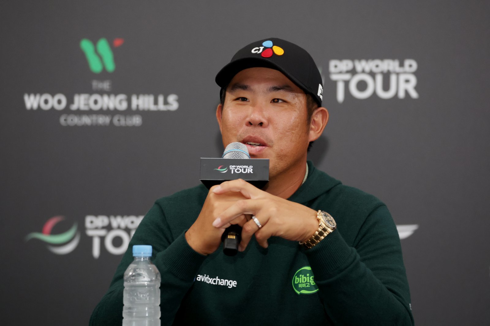 안병훈이 제네시스 챔피언십 개막을 하루 앞둔 22일 공식기자회견에서 밝은 얼굴로 디펜딩 챔피언으로 나서는 각오를 밝히고 있다. 사진제공 | KPGA