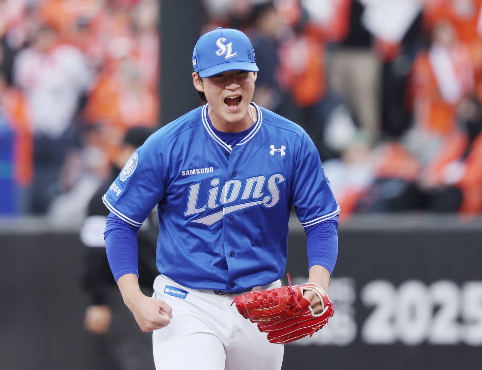 박진만 삼성 감독은 22일 대구 한화와 PO 4차전에 앞서 배찬승, 이호성이 내년 PS 무대에서 더 강력한 모습을 보일 것으로 기대했다. 19일 대전 한화와 PO 2차전에서 이닝을 마친 뒤 환호하는 이호성. 뉴시스