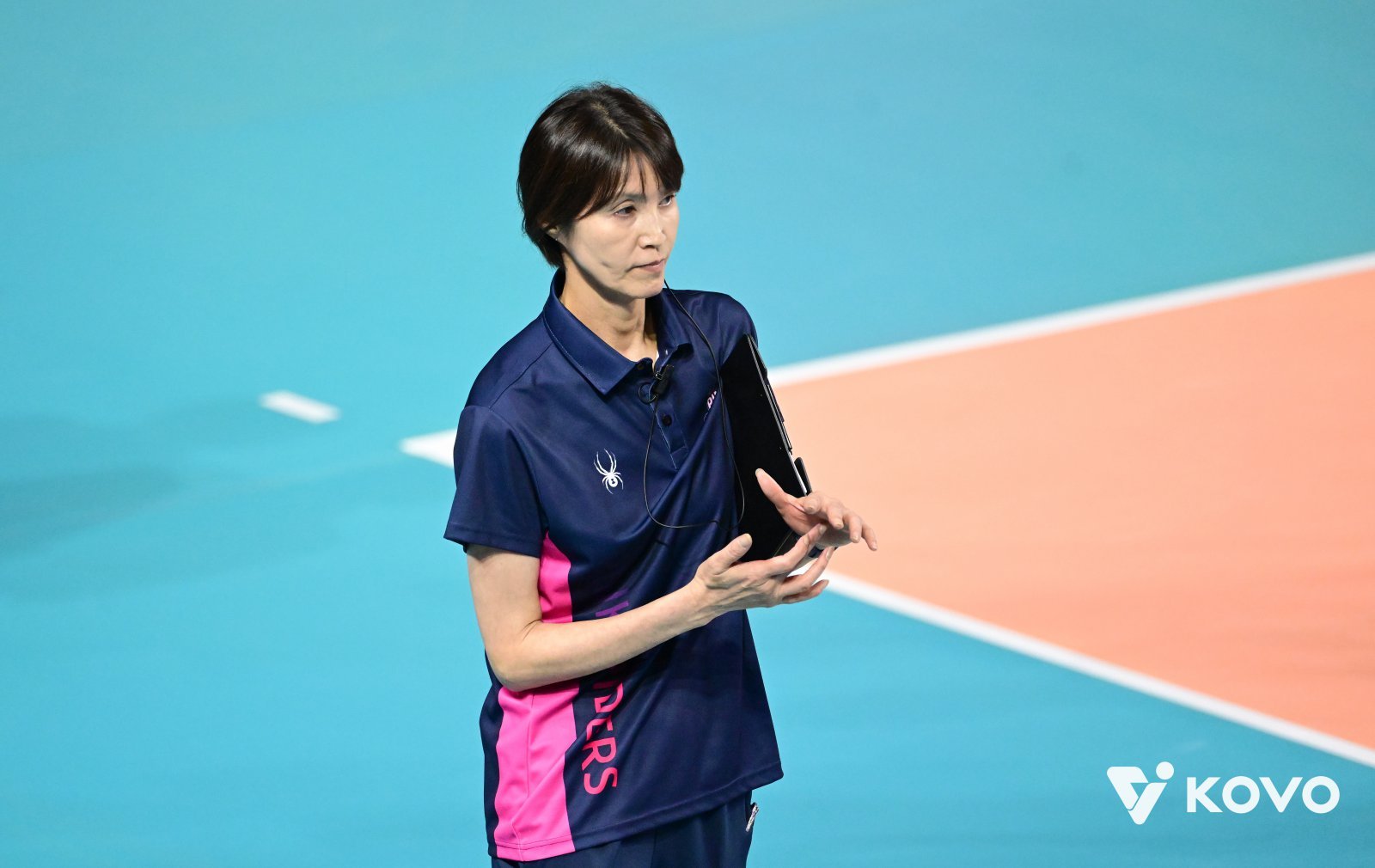 요시하라 흥국생명 감독은 22일 인천 홈에서 열릴 현대건설과 V리그 여자부 두 번째 경기를 앞두고 “점차 강해지겠다”고 의지를 보였다. 사진제공|KOVO