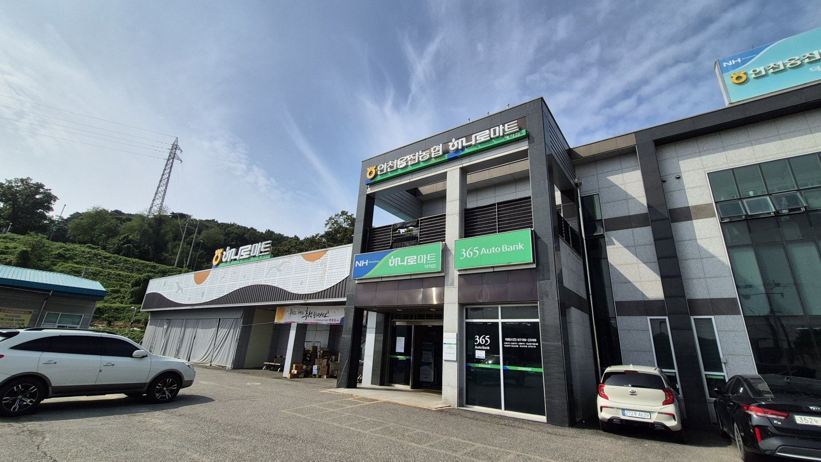 진리항의 하나로마트. 배에서 내린 관광객들이 가장 먼저 들르는 필수코스다