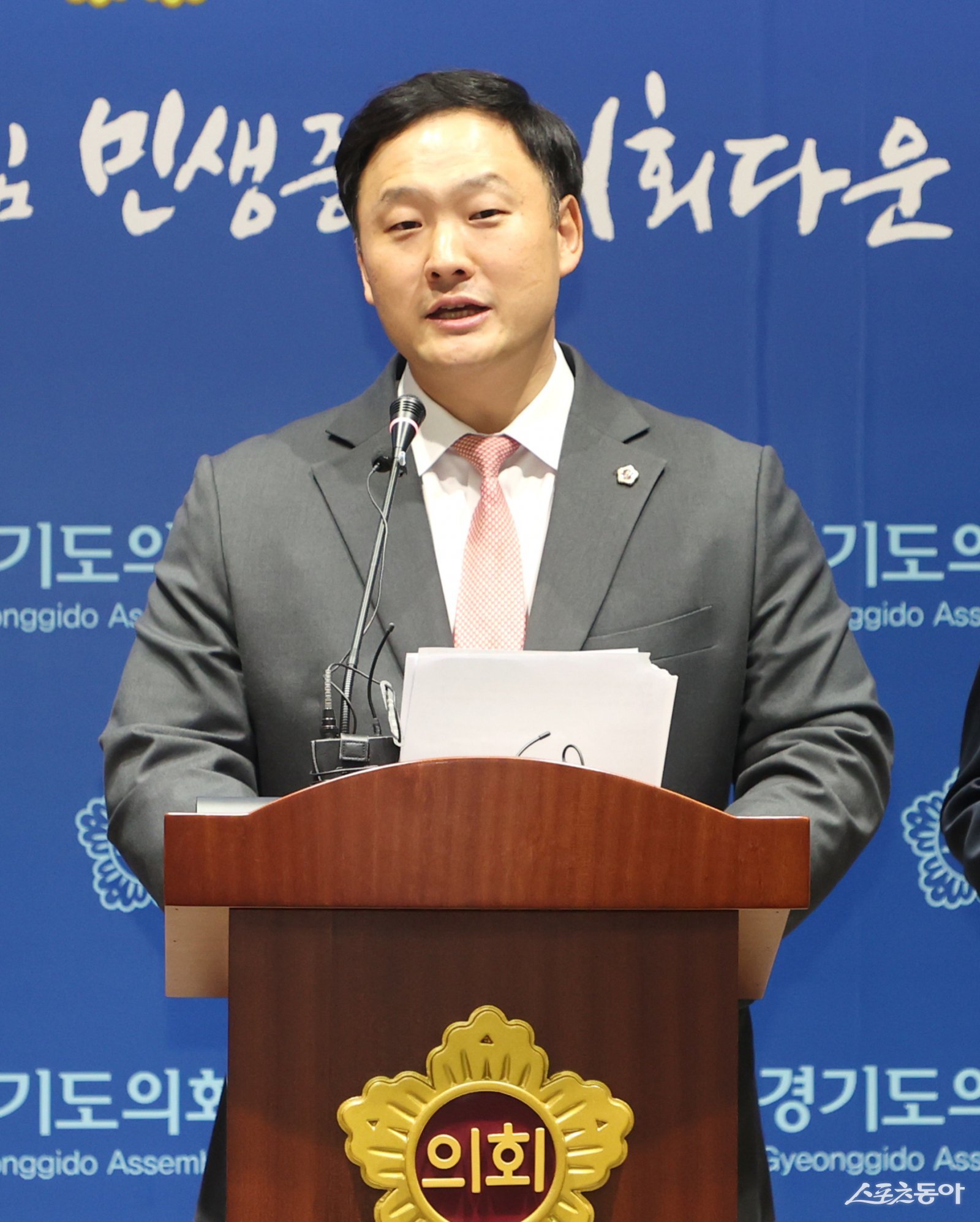 경기도의회 고준호 의원(국민의힘, 파주1)은 지난 20일부터 21일 이틀간 진행된 경기도 국정감사 이후, 김동연 경기도지사의 답변 태도와 행정 인식을 강하게 비판하며 “도민의 삶보다 권력의 눈치를 본 김동연 지사의 행태는 ‘공천형 도지사’의 실체를 적나라하게 드러냈다”고 지적했다. 사진제공｜고준호 의원