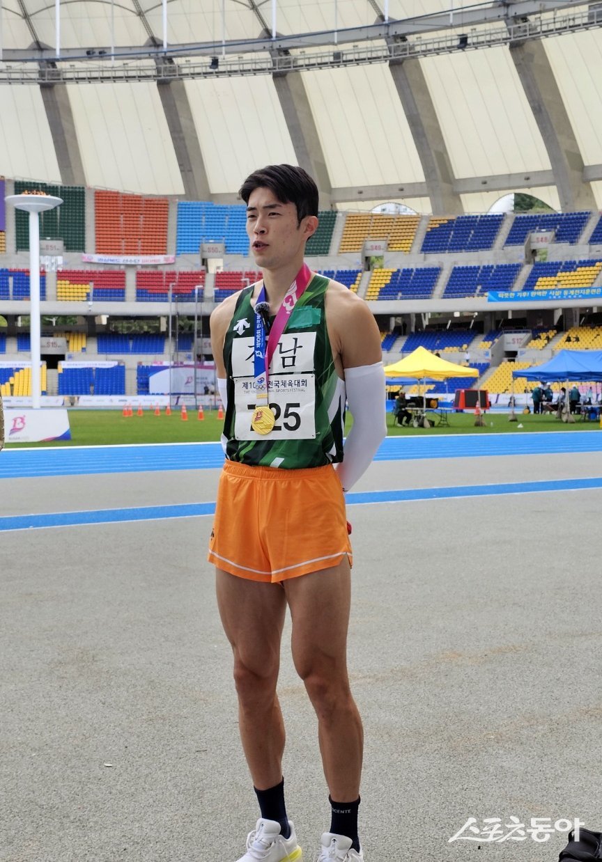 장흥군청 직장운동경기부 소속 김장우 선수가 제106회 전국체육대회 세단뛰기 종목에서 금메달을 차지했다. 사진제공=장흥군