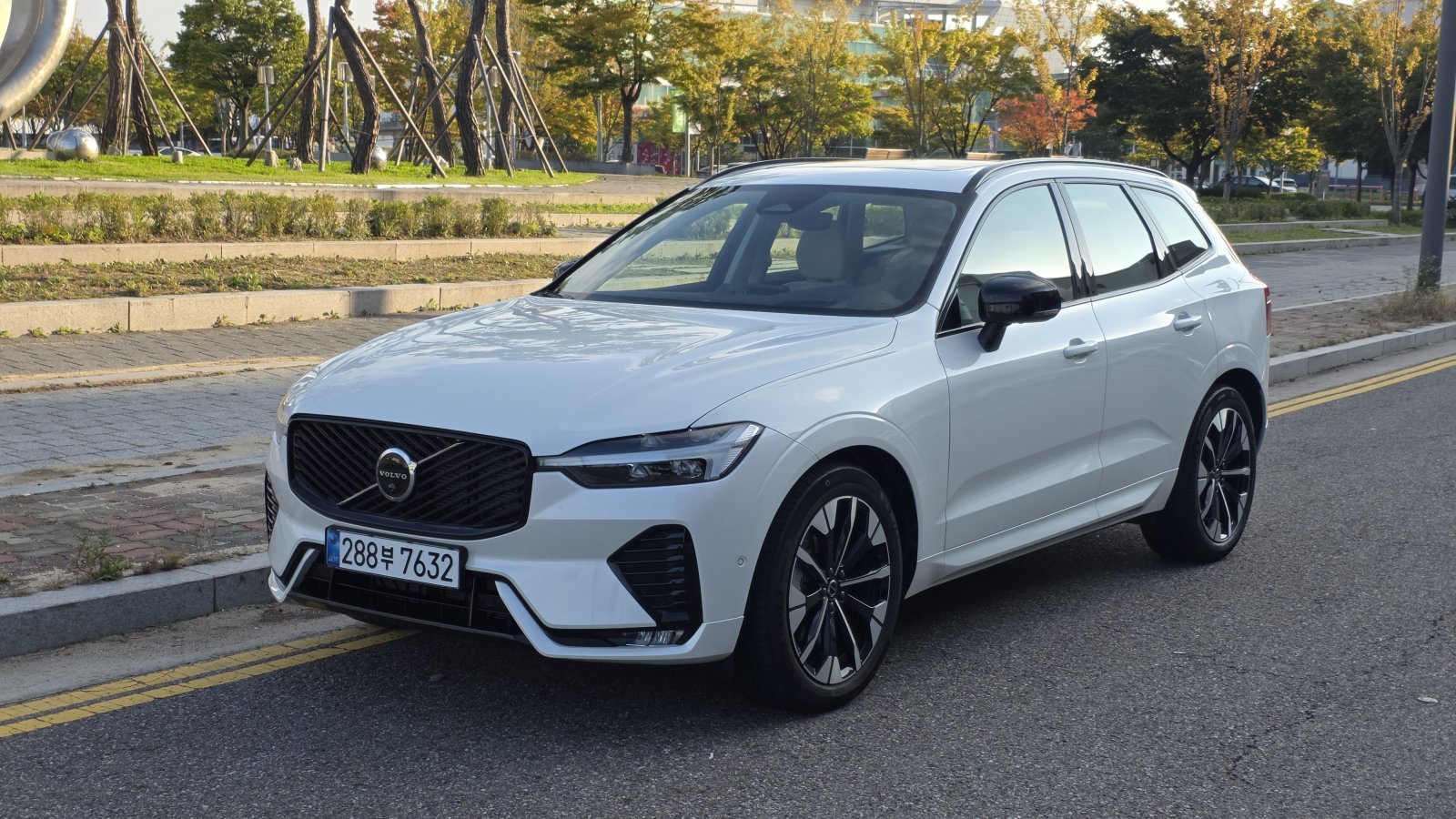 ¡®°¡Àå ¿Ïº®ÇÑ ÆÐ¹Ð¸®Ä«¡¯ÀÇ ÁøÈ¡¦ ½ÅÇü º¼º¸ XC60, ½º¿þµð½Ã ·°¼Å¸®ÀÇ Á¤Á¡À» Âï´Ù