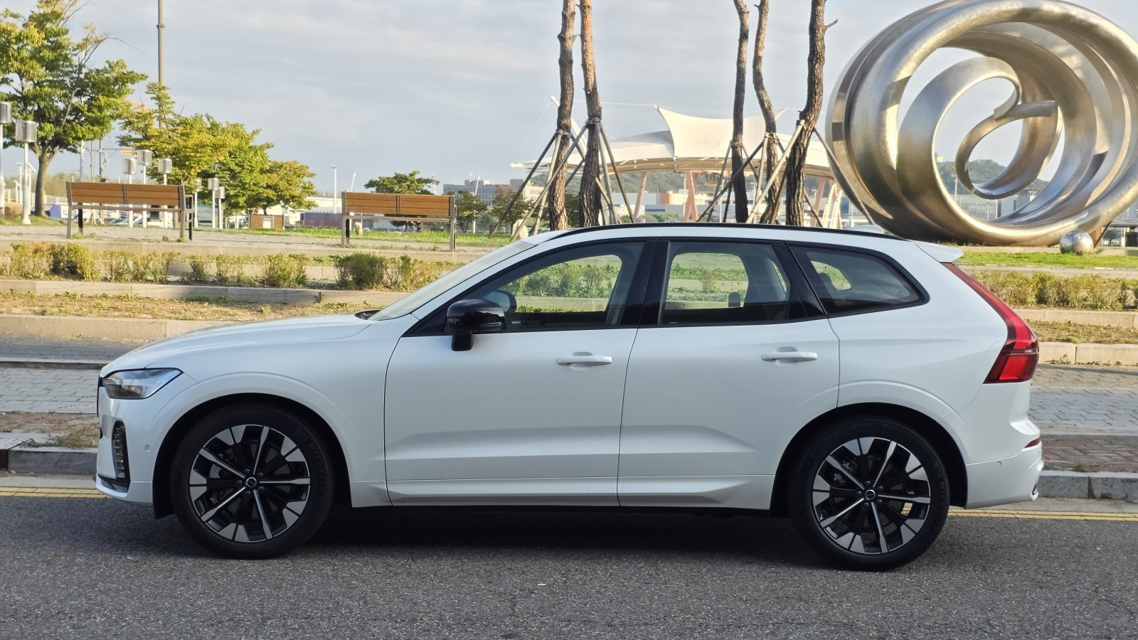 ¡®°¡Àå ¿Ïº®ÇÑ ÆÐ¹Ð¸®Ä«¡¯ÀÇ ÁøÈ¡¦ ½ÅÇü º¼º¸ XC60, ½º¿þµð½Ã ·°¼Å¸®ÀÇ Á¤Á¡À» Âï´Ù