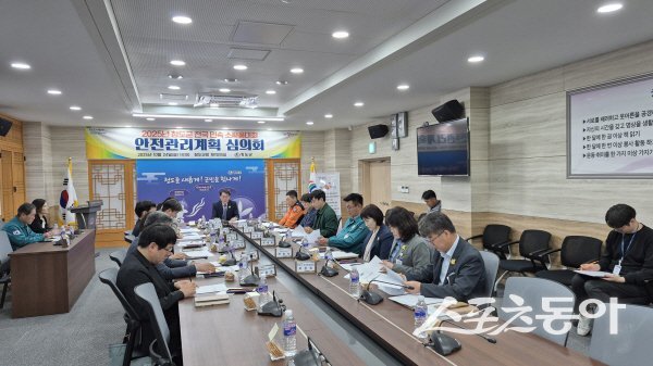 김동기 청도부군수가 청도군 전국 민속 소싸움대회 안전관리계획 심의회를 주재하고 있다. 사진제공 ㅣ 청도군