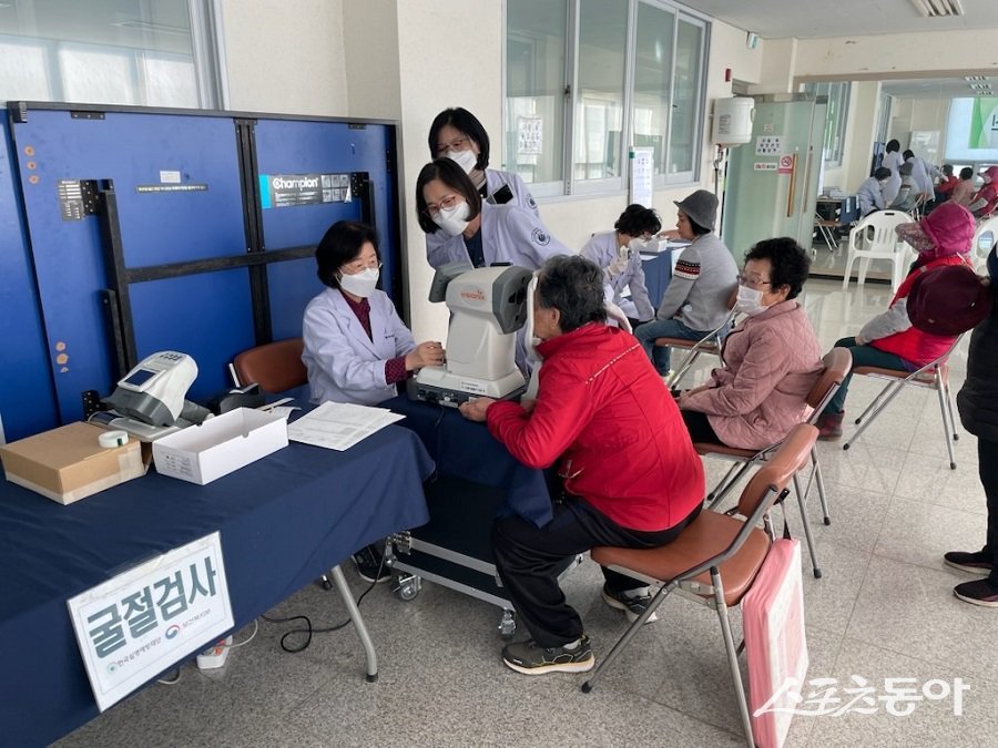 옹진군, 60세 이상 무료 안(眼) 검진을 진행했다. 사진제공｜옹진군청