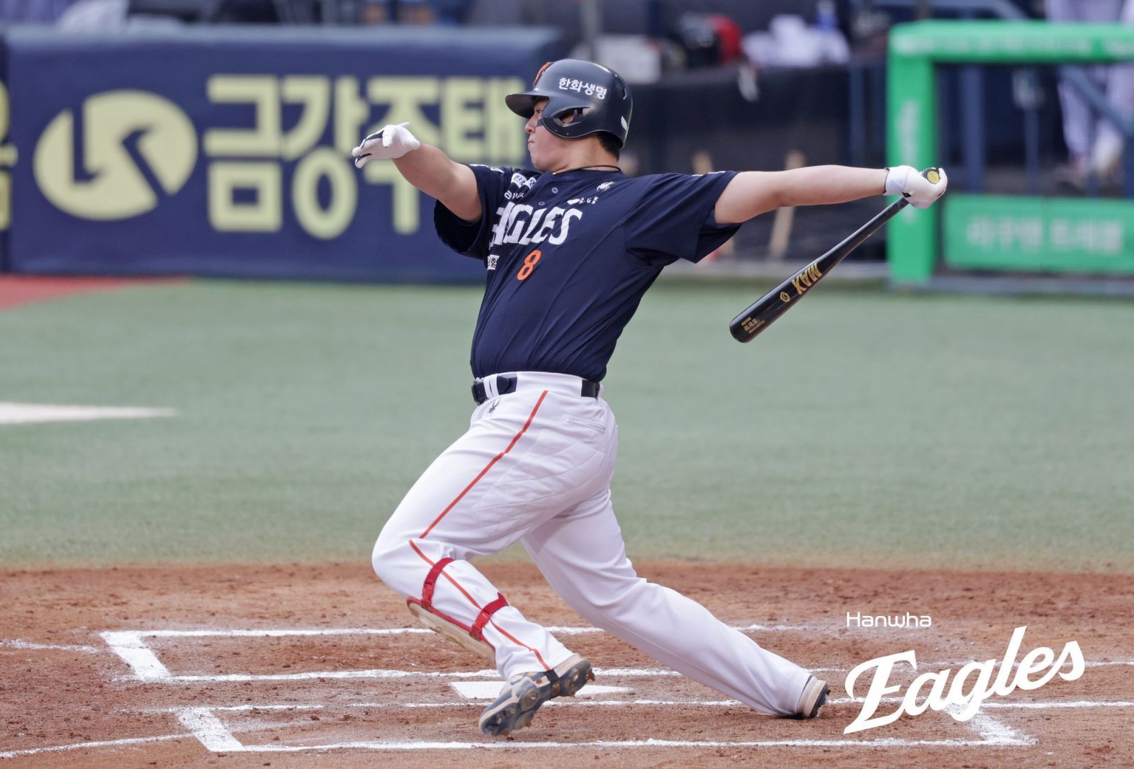 한화 노시환이 26일 잠실구장에서 열린 LG와 KS 1차전 도중 안타를 치고 있다. 사진제공|한화 이글스