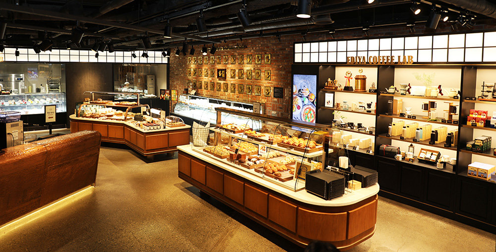 리뉴얼 오픈한 ‘이디야커피랩’ 내부 전경. 사진제공｜이디야커피