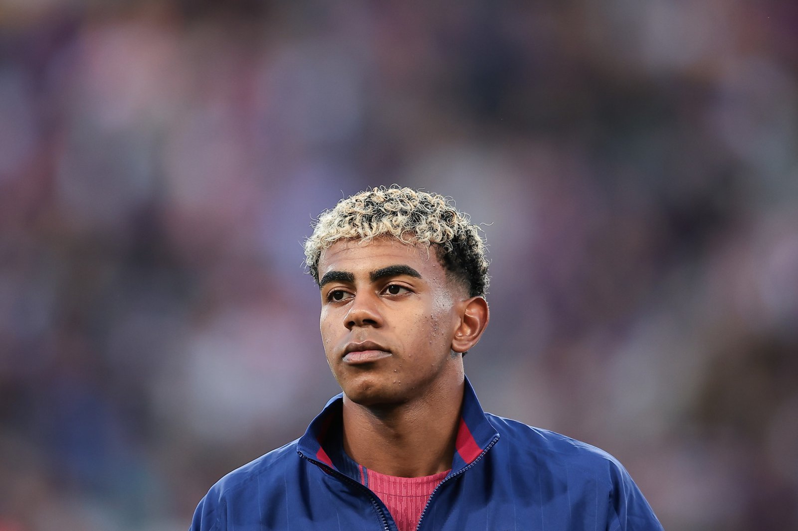 라민 야말은 27일 산티아고 베르나베우에서 열린 레알 마드리드와 원정경기에 앞서 “레알 마드리드는 징징대고, 심판을 훔친다”고 말했다. 이 발언에 대해 ‘미성숙한 태도’였다는 의견이 지배적이지만, 스타성의 발로라는 의견도 있다. 사진출처|바르셀로나 페이스북