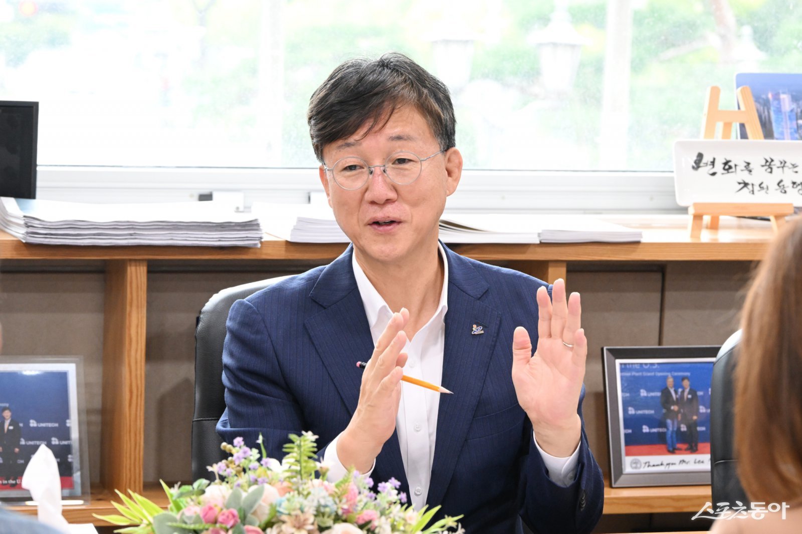 안산시가 지역 내 교육 불균형과 사교육 접근성 편차 해소를 위해 온라인 강의 플랫폼 도입과 진로·진학상담센터 운영 등 맞춤형 교육 지원 대책을 본격 추진한다(이민근 안산시장). 사진제공|안산시