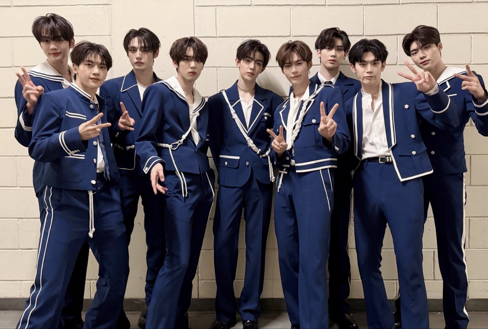 제로베이스원이 정규 1집 ‘네버 세이 네버’로 6연속 밀리언셀러와 빌보드 입성을 달성하며 글로벌 톱티어 그룹으로 자리매김했다. 사진제공 | 웨이크원