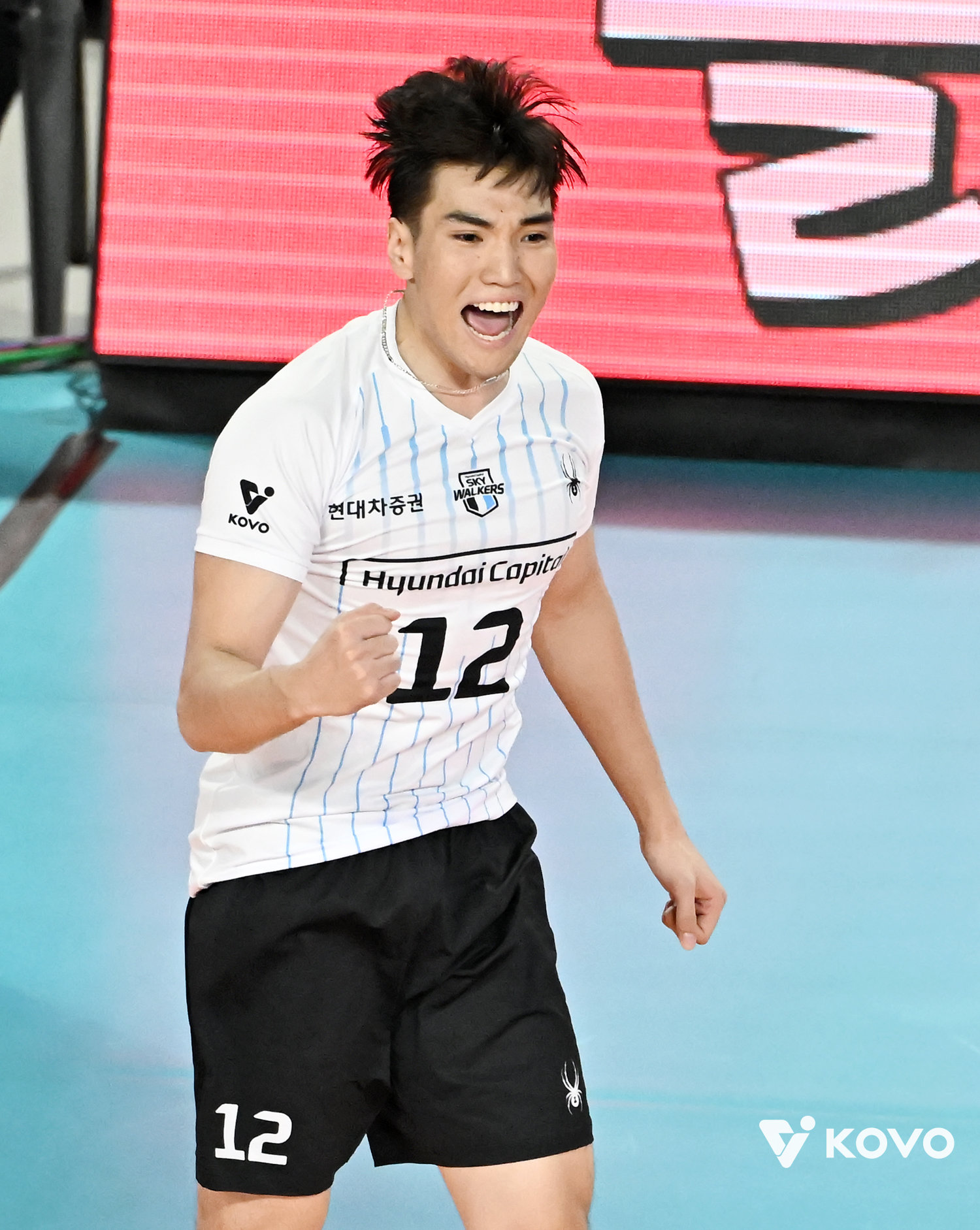 현대캐피탈 아시아쿼터 바야르사이한 밧수는 이번 시즌 V리그 남자부에서 아포짓 스파이커로서 대박조짐을 보이고 있다. 2시즌 전 미들블로커로서도 좋은 활약을 펼친 그는 새 옷을 입고 반드시 코리안드림을 이뤄내겠다는 각오다. 사진제공│KOVO