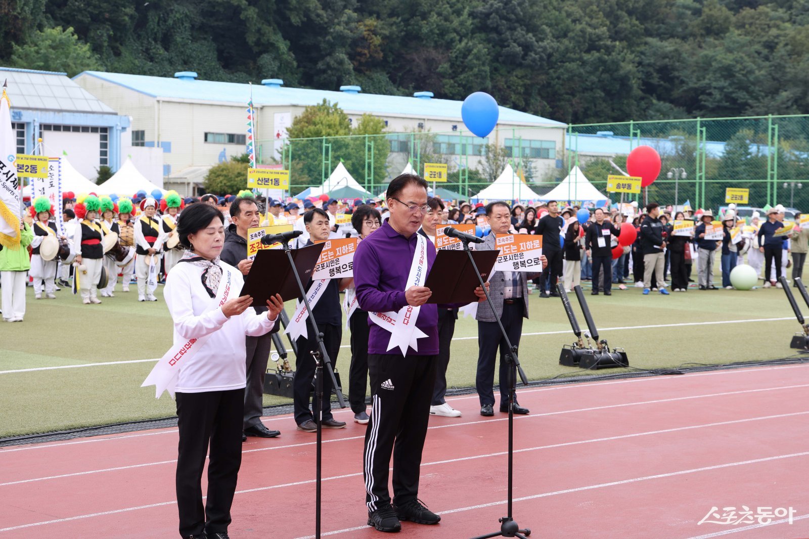 군포시와 철도지하화 범시민추진위원회가 철도지하화 사업의 국가계획 반영을 촉구하는 대규모 서명운동에 나섰다. 사진제공|군포시