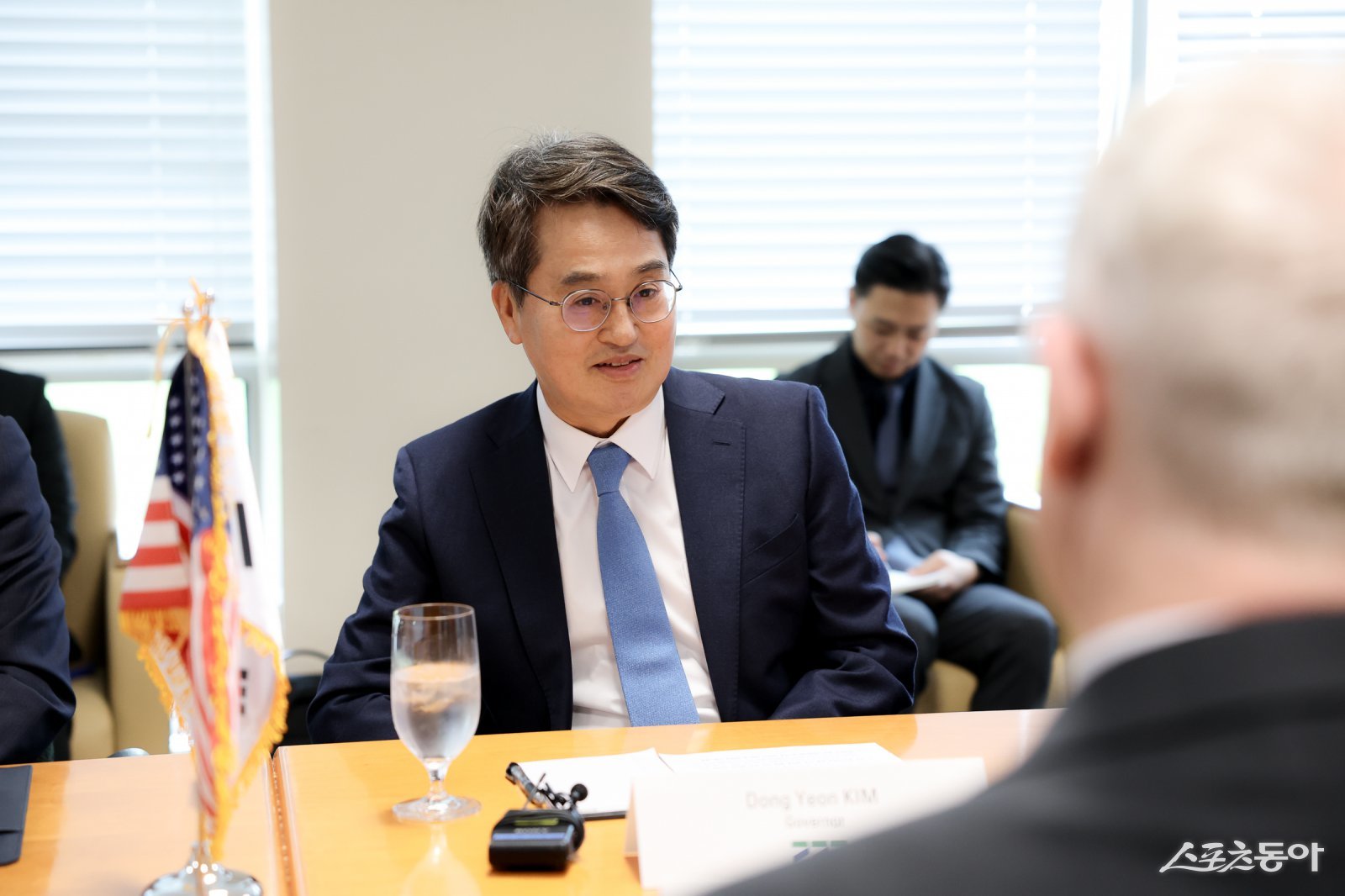 김동연 경기도지사가 미국 보스턴을 방문한 ‘글로벌 달달투어’에서 1,640억 원 규모의 반도체기업 투자유치와 화성 국제테마파크 사업 5조 원대 추가 투자 유치에 성공하며, 임기 중 목표로 제시한 ‘투자유치 100조+α’를 조기 달성했다(엑셀리스 투자유치 간담회 모습). 사진제공|경기도