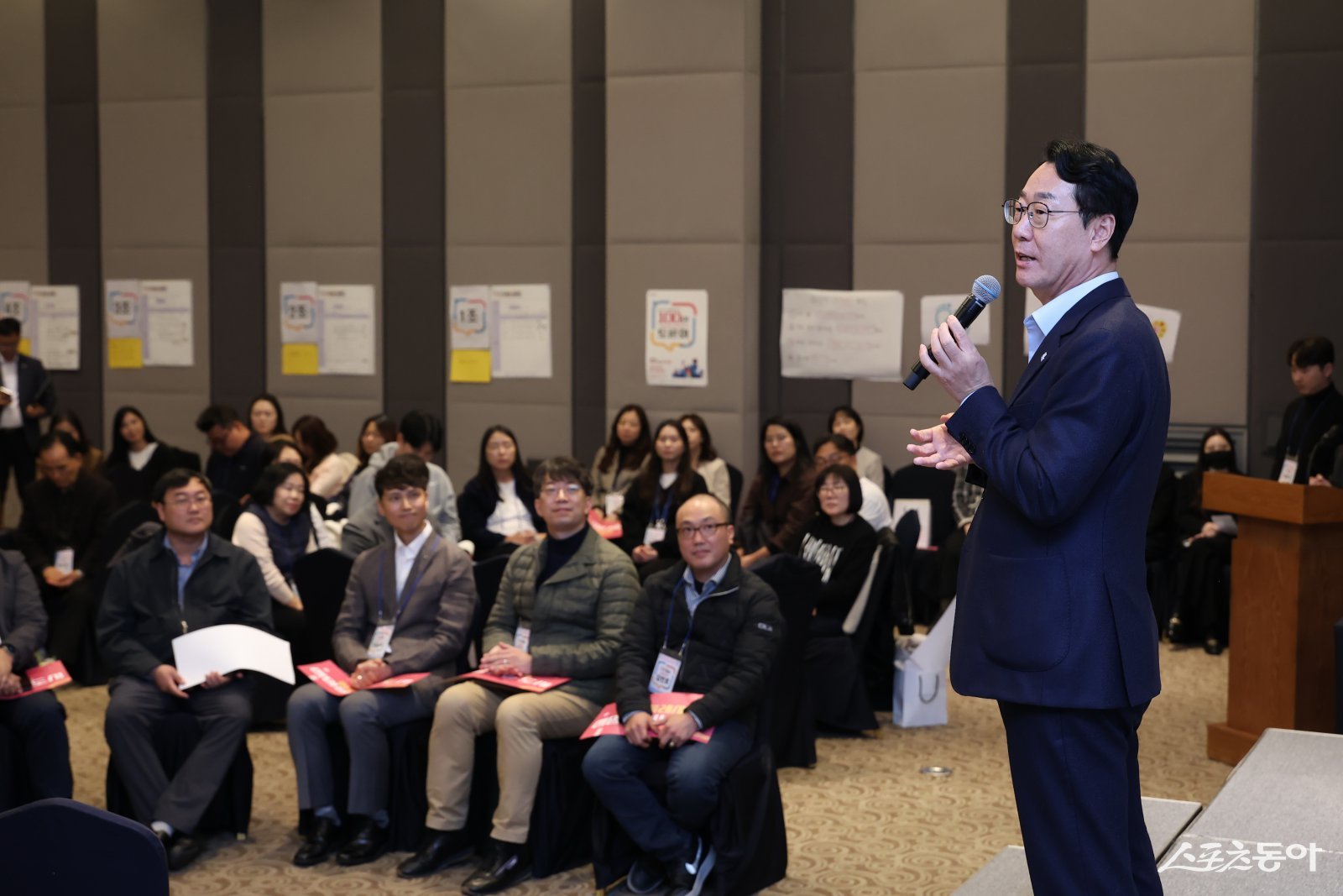 정명근 화성특례시장이 지난 27일 열린 화성특례시 중장년 남성 자살예방을 위한 100인 토론회에서 발언하고 있다. 사진제공|화성시