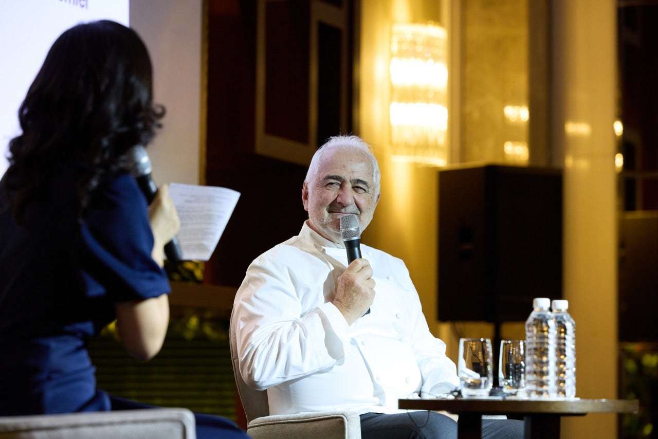 ‘넥스트 가스트로노미 2025 코리아’ 포럼에서 발언하는 기 사부아 셰프