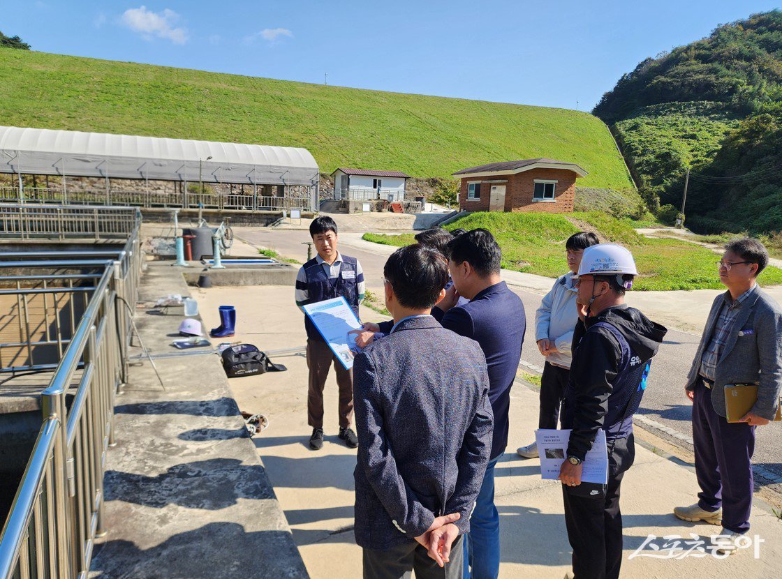영광군이 지난 23일 영산강유역환경청, 한국수자원공사 영․섬유역본부 및 영광군이 합동으로 연암정수장 위생관리 실태점검을 실시했다. 사진제공=영광군