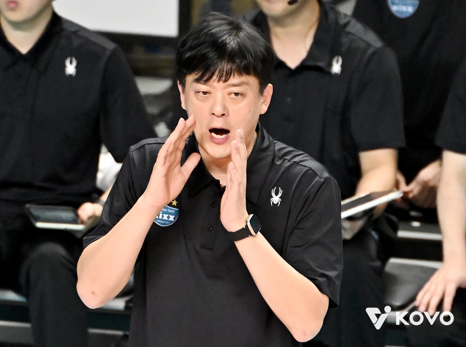 이영택 GS칼텍스 감독이 29일 장충체육관에서 열린 흥국생명과 V리그 홈경기 도중 작전지시를 하고 있다. 사짅제공｜KOVO