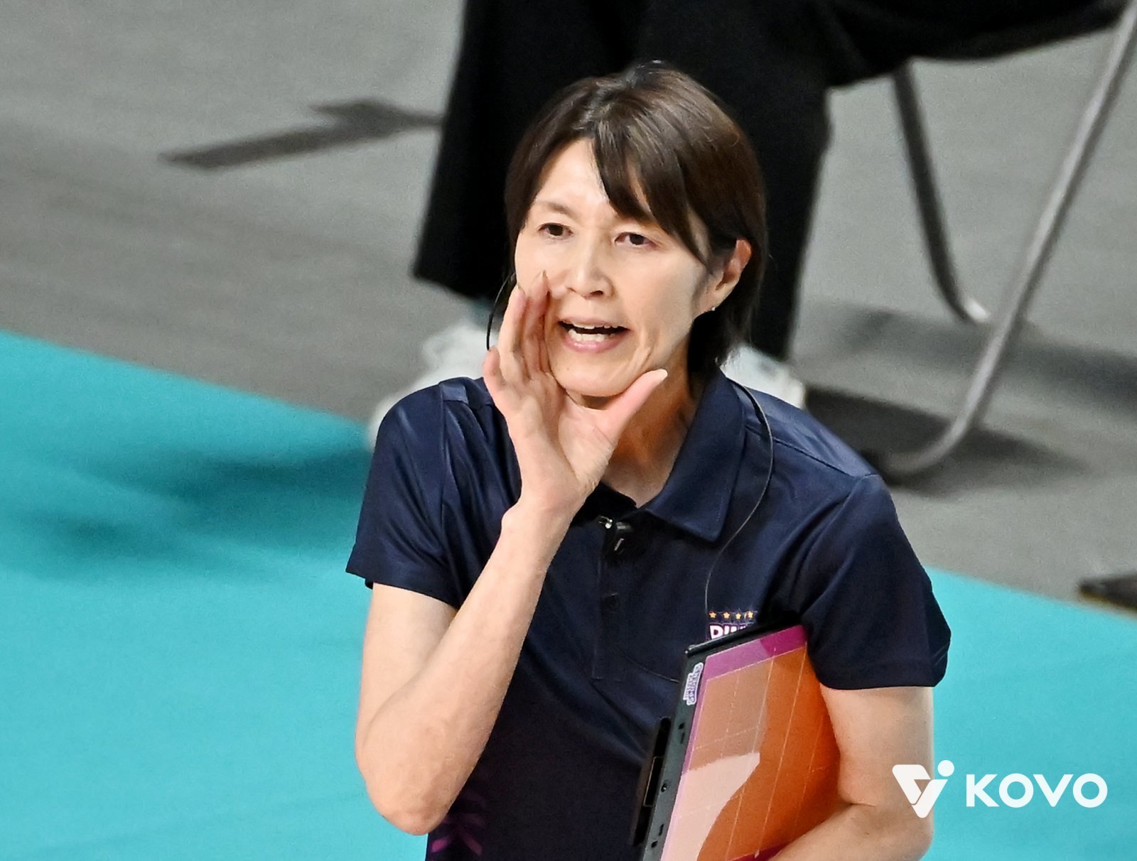 요시하라 토모코 흥국생명 감독이 29일 장충체육관에서 열린 GS칼텍스와 V리그 원정경기 도중 작전지시를 하고 있다. 사진제공｜KOVO