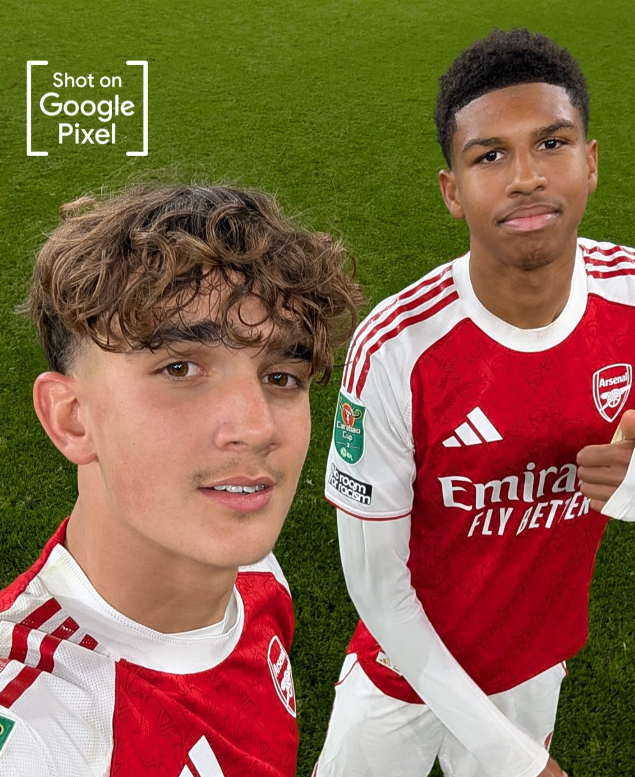 아스널은 30일(한국시간) 영국 런던의 에미레이츠 스타디움에서 벌어진 브라이턴과 카라바오컵 16강 홈경기에서 2-0 완승을 거뒀다. 17세의 나이로 데뷔전을 치른 아누스(오른쪽), 15세302일의 나이로 구단 역대 최연소 선발출전 기록을 갈아치운 다우먼(왼쪽) 등 영건들이 기대에 부응한 덕분이다. 사진출처│아스널 인스타그램