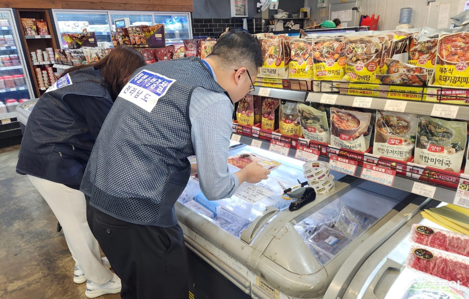 전남도 민생사법경찰팀이 식자재마트, 정육점, 농·축산물 판매업소를 대상으로 소고기, 돼지고기, 지역 특산물의 원산지표시 등 특별단속을 해 위반업소 7곳을 적발했다. 사진제공=전남도