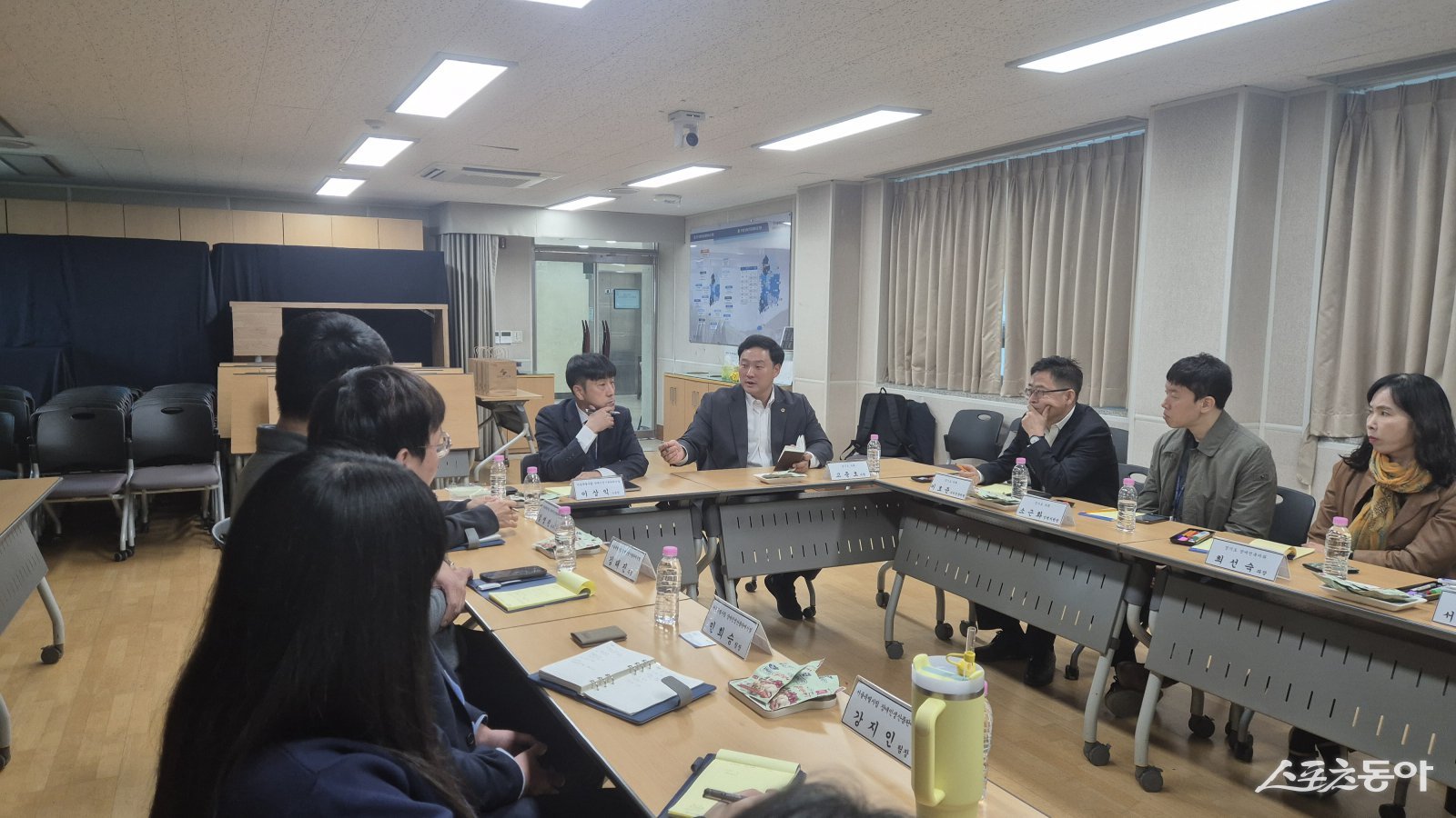 경기도의회 고준호 의원(국민의힘, 파주1)이 지난 29일 서울시장애인생산품판매시설(시설장 이상익)을 방문해 서울특별시, 경기도 장애인복지과, 경기도의회 보건복지전문위원실 관계자들과 함께 장애인생산품판매시설 운영의 주요 현안에 대한 제도 개선방안을 논의했다. 사진제공|고준호 의원