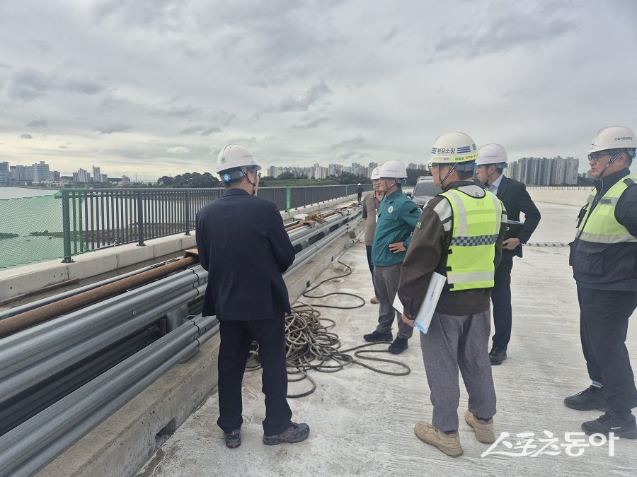 지난 10월 10일, 17일 특별관리가 필요한 제3연륙교 송도자원순환센터에 대한 현장 특별점검 모습이다. 사진제공｜인천경제자유구역청