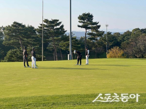 제13회 봉화군수기 및 제15회 봉화군골프협회장배 골프대회가 한맥CC에서 진행되고 있다. 사진제공 ㅣ 봉화군