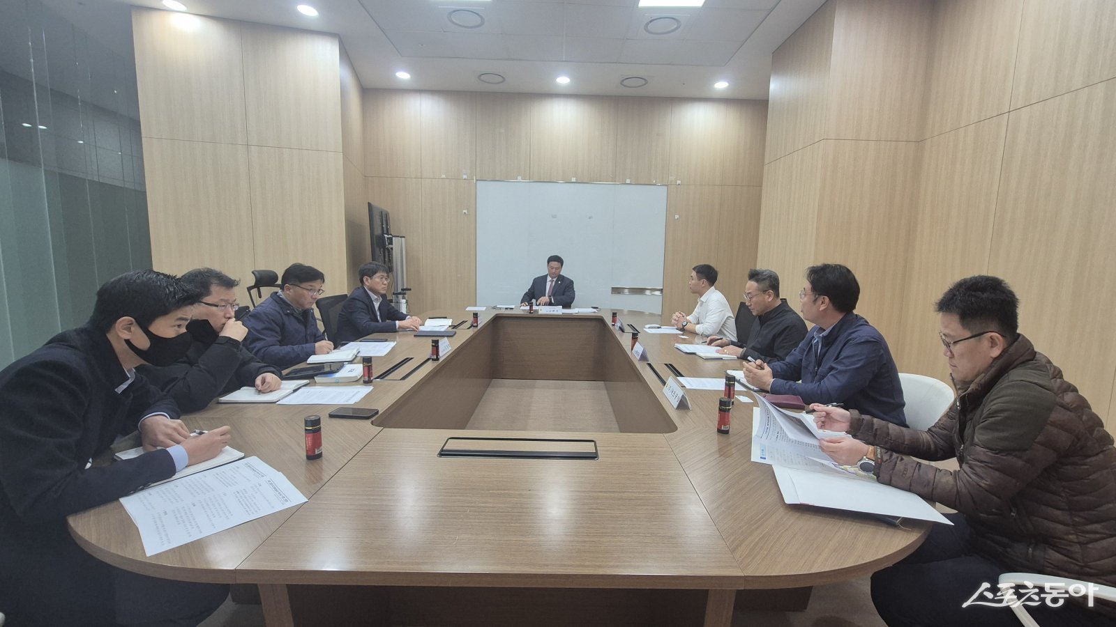 경기도의회 고준호 의원(국민의힘, 파주1)은 지난 30일 파주시 운정신도시 일원에서 발생한 수돗물 탁수(濁水) 사고와 관련해 경기도, LH, 시공사, 하도급업체 관계자 등이 참석한 긴급 대책회의를 주재했다. 사진제공｜고준호 의원