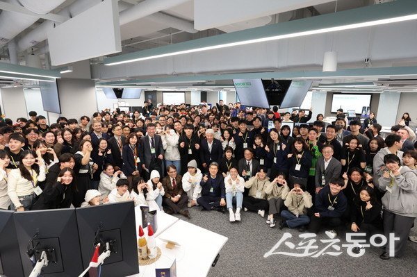 2023년 당시 애플 디벨로퍼 아카데미 수료식 사진. 사진제공ㅣ포항시