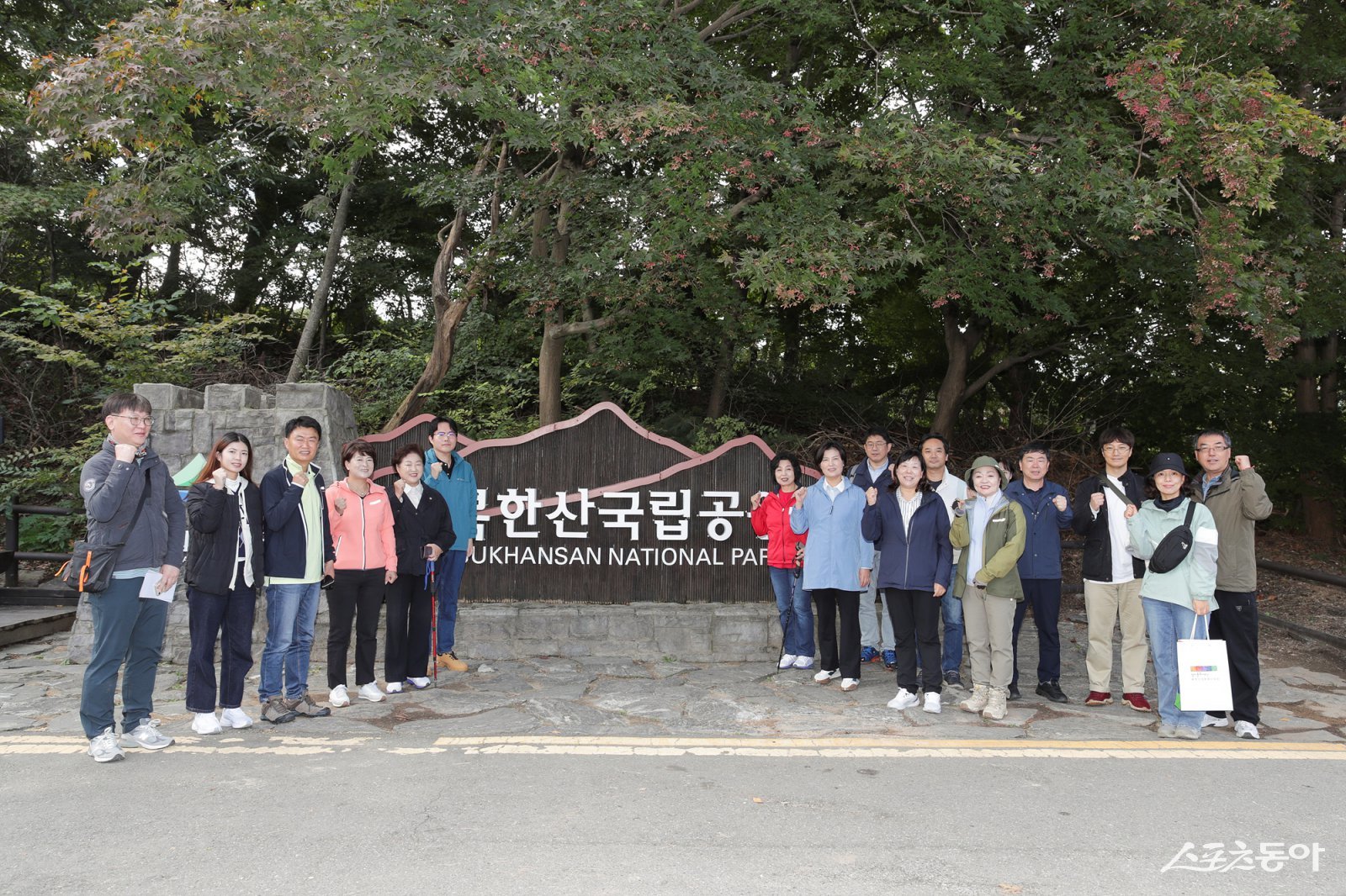 문화복지위원회(위원장 김미수)가 지난 24일 북한산성·한양도성·탕춘대성 세계유산 등재 추진과 관련해 현장답사를 하고 있다. 사진제공ㅣ고양시의회