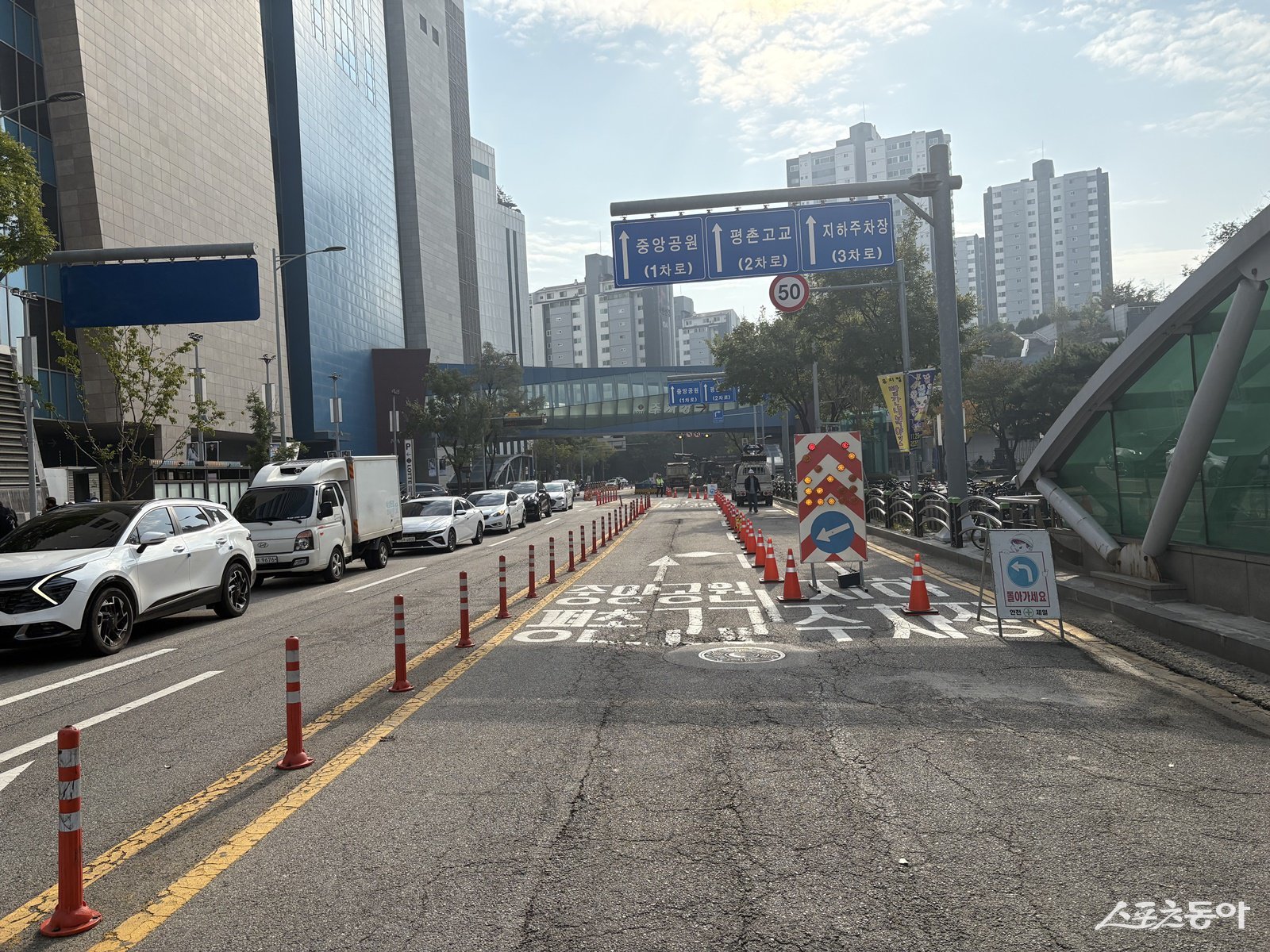 안양시는 최근 범계역 인근에서 발생한 노후 열수송관 파열 사고 재발을 막기 위해 대책 마련에 나섰다(2025년 10월 31일 오전 10시경 범계역 인근).사진제공|안양시