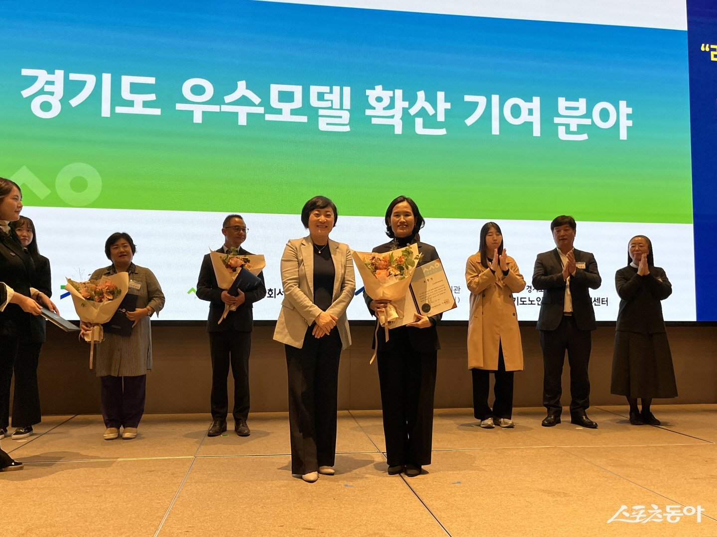 시흥시(시장 임병택) 노인맞춤돌봄서비스 수행기관인 거모종합사회복지관(이하 거모복지관)이 지난 10월 29일 경기도사회서비스원과 경기도노인맞춤돌봄지원센터가 주관한 ‘2025년 경기도 종사자 워크숍’에서 우수 수행기관으로 선정됐다.사진제공|시흥시