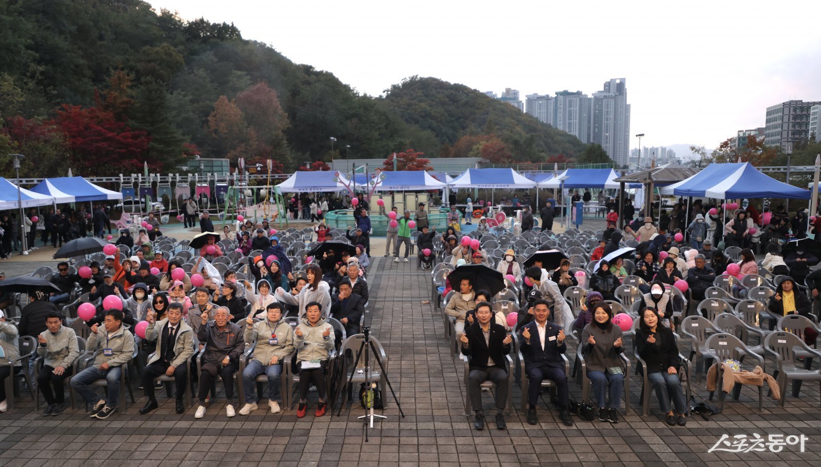 지난 1일 기흥구 상하동에서 열린 제10회 지속문화제에 참석한 인사들의 모습.사진제공｜용인시