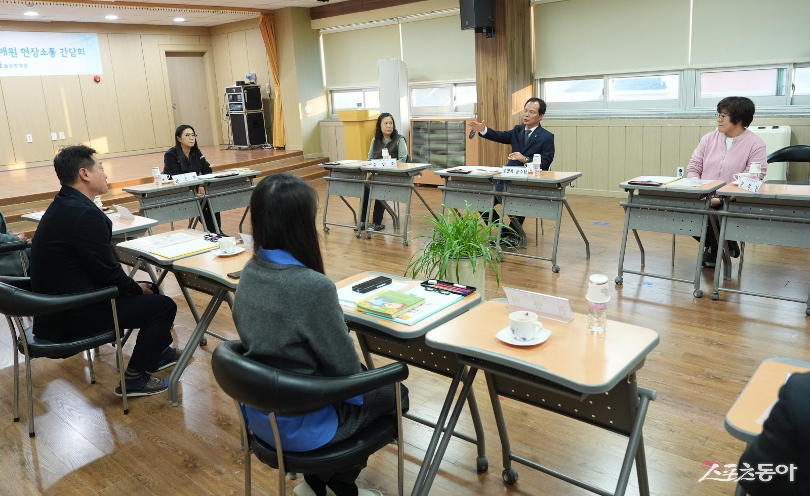조병옥 군수를 비롯한 군 관계자와 시설 종사자들이 참석한 가운데, 음성향애원의 운영 현황 보고와 함께 종사자들의 애로사항을 경청하는 시간을 가졌다.사진제공|음성군