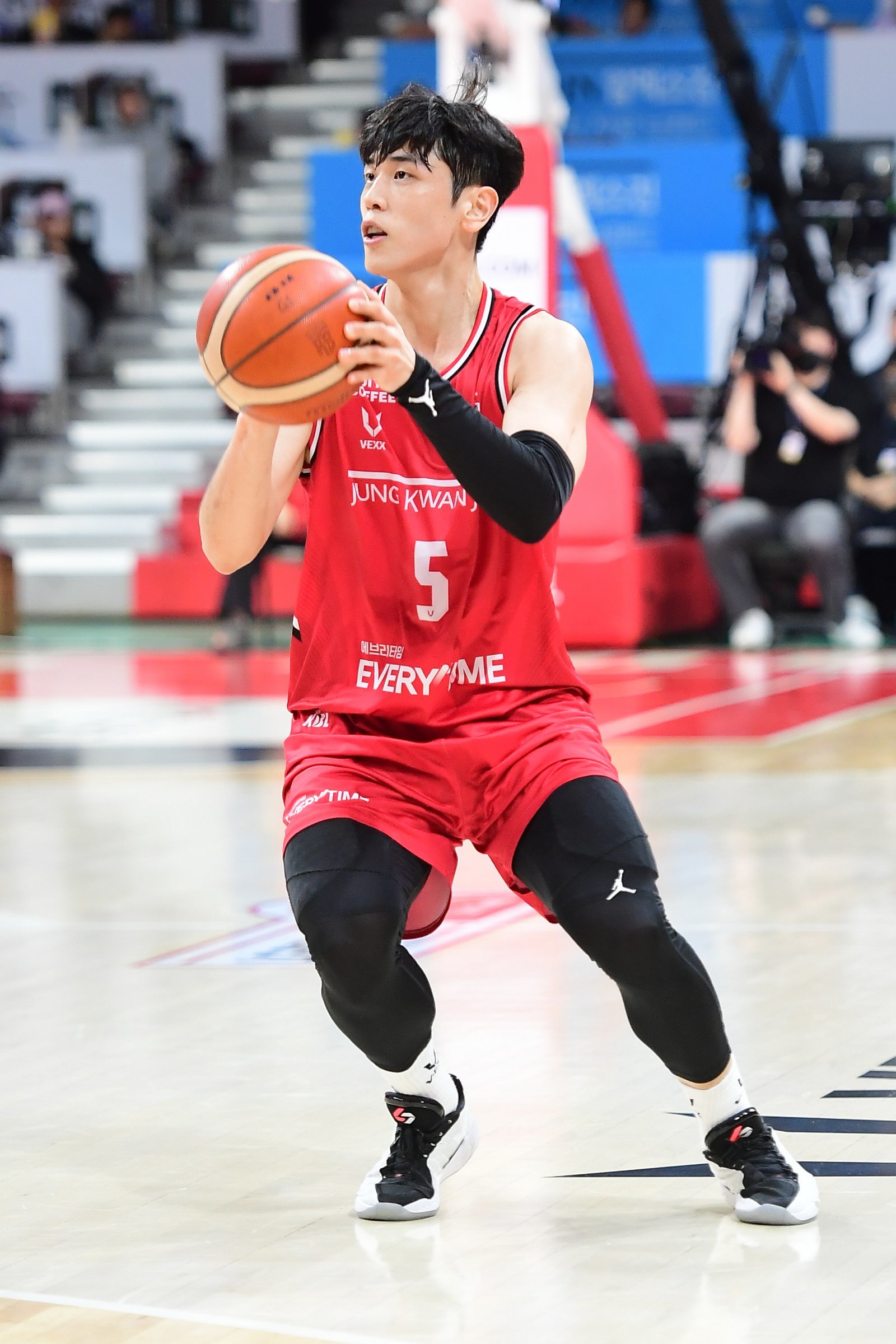 정관장 변준형은 2일 안양에서 열린 소노와 홈경기서 3점슛 4개를 포함해 올 시즌 최다 22점을 올리며 5연승에 힘을 보탰다. 사진제공|KBL