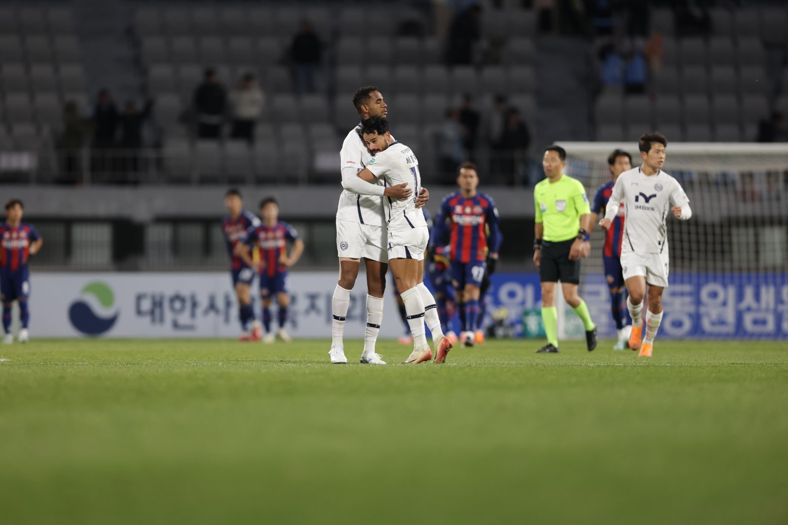 대구 에드가가 2일 수원FC와 K리그1 35라운드 원정경기서 후반 추가시간 극적인 헤더 동점골을 터트린 뒤 기뻐하고 있다. 사진제공|한국프로축구연맹