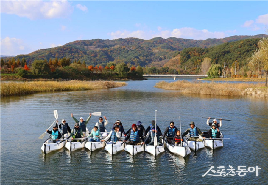강원관광재단(대표이사 최성현)과 양구군청(군수 서흥원)이 공동 주최한 ‘레저하고 캠핑가자 인(IN) 양구’ 프로그램이 지난 10월 31일부터 11월 2일까지 양구 인문학마을 캠핑장 및 한반도섬 일원에서 성황리에 개최됐다(레저하고 캠핑가자(IN양구)).사진제공｜강원관광재단