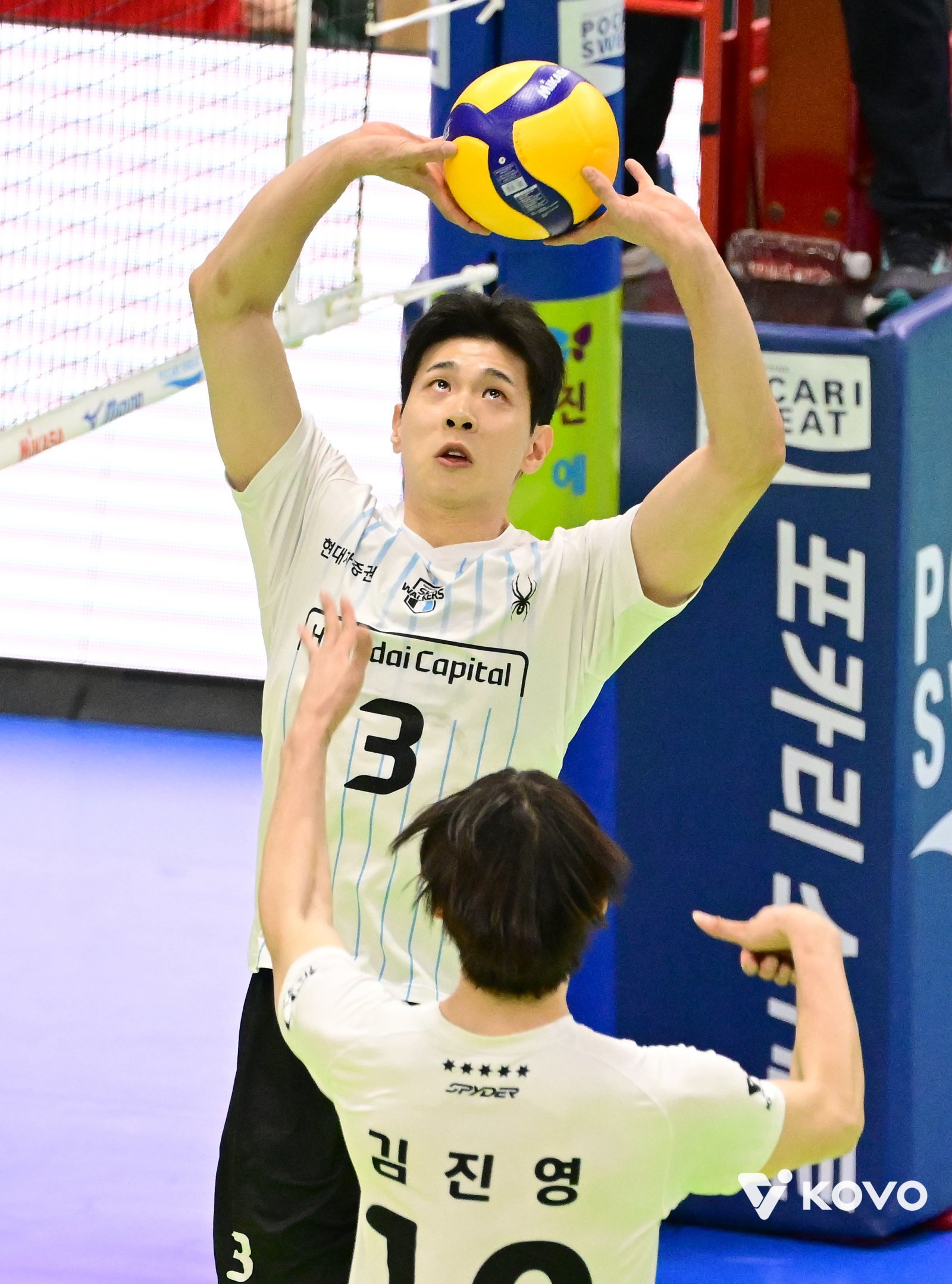 V리그 남자부 현대캐피탈은 주전 세터 황승빈이 어깨를 다쳐 당분간 출전이 어려운 가운데 최대한 빨리 안정을 줘야 한다. 사진제공|KOVO