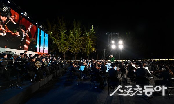 ‘Re:화원 숲속 음악회’에서 공연을 즐기고 있는 사람들의 모습. 사진제공ㅣ대구 달성군