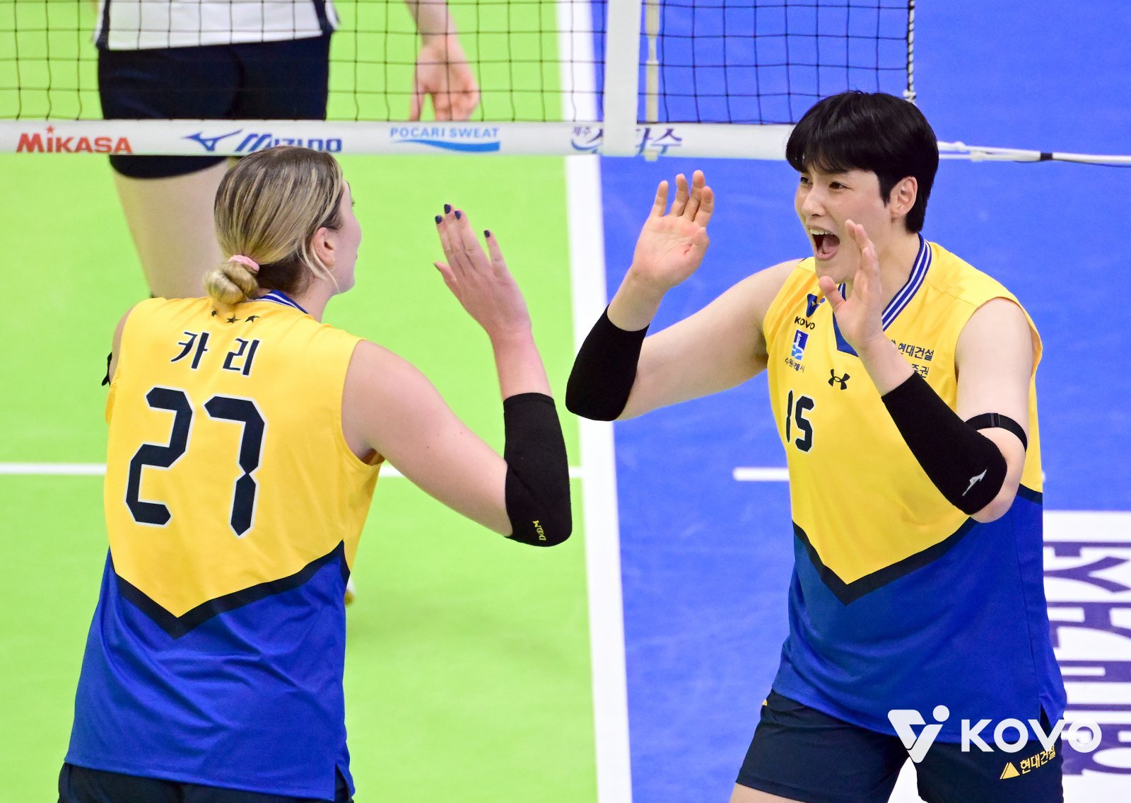 [SD 리뷰 in 수원] 김희진-카리 듀오가 불을 뿜은 현대건설, IBK기업은행전 3-0 승리로 선두 도약!