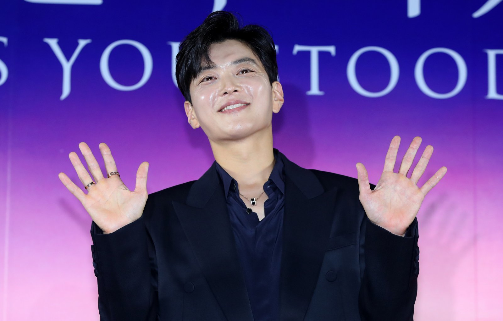 [서울=뉴시스] 김혜진 기자 = 배우 장승조가 5일 오전 서울 용산구 CGV용산아이파크몰에서 열린 넷플릭스 시리즈 ‘당신이 죽였다’ 제작발표회에서 포즈를 취하고 있다. 2025.11.05. jini@newsis.com