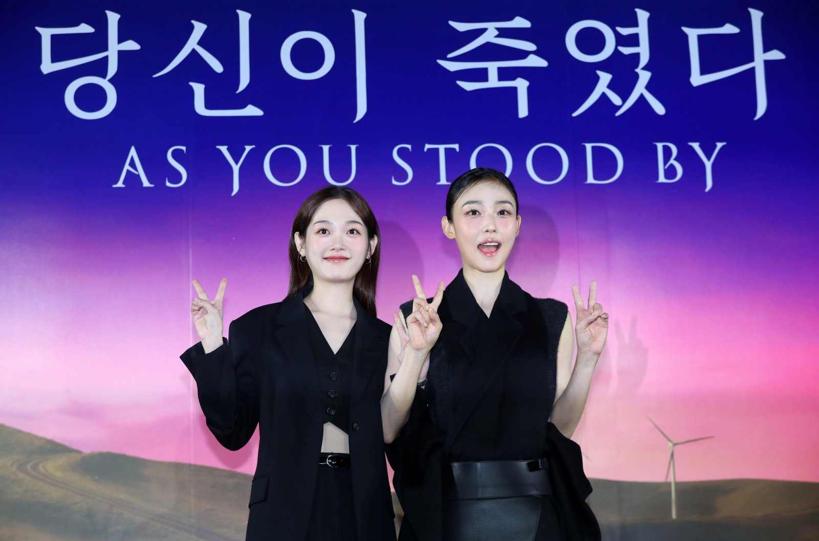 [서울=뉴시스] 김혜진 기자 = 배우 이유미(왼쪽), 전소니가 5일 오전 서울 용산구 CGV용산아이파크몰에서 열린 넷플릭스 시리즈 ‘당신이 죽였다’ 제작발표회에서 포즈를 취하고 있다. 2025.11.05. jini@newsis.com