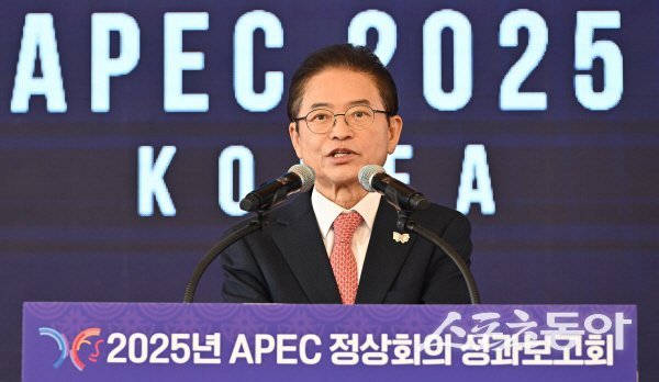 이철우 경상북도지사가 2025년 APEC 정상회의 성과 브리핑을 진행하고 있다. 사진제공 ㅣ 경북도