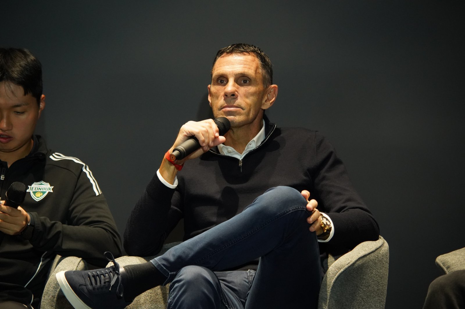 거스 포옛 전북 감독이 5일 전주월드컵경기장 ‘팬 익스피리언스센터’에서 진행된 우승 미디어데이서 힘겹지만 찬란했던 K리그1 우승 여정을 돌아보고 있다. 사진제공|전북 현대