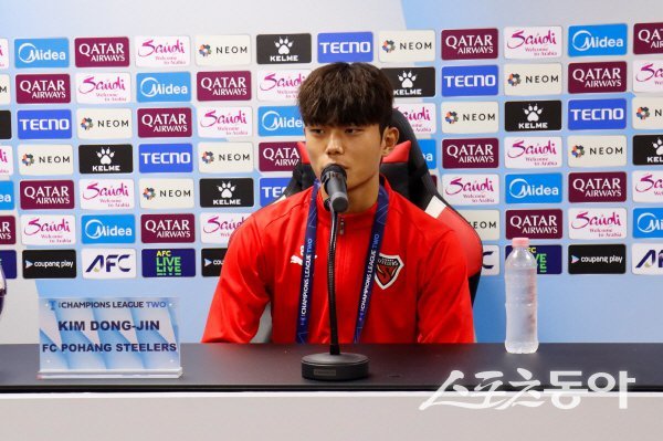 포항스틸러스 김동진 선수가 기자 회견에서 승리에 대한 강한 의지를 보이고 있다. 사진제공 ㅣ 스틸러스