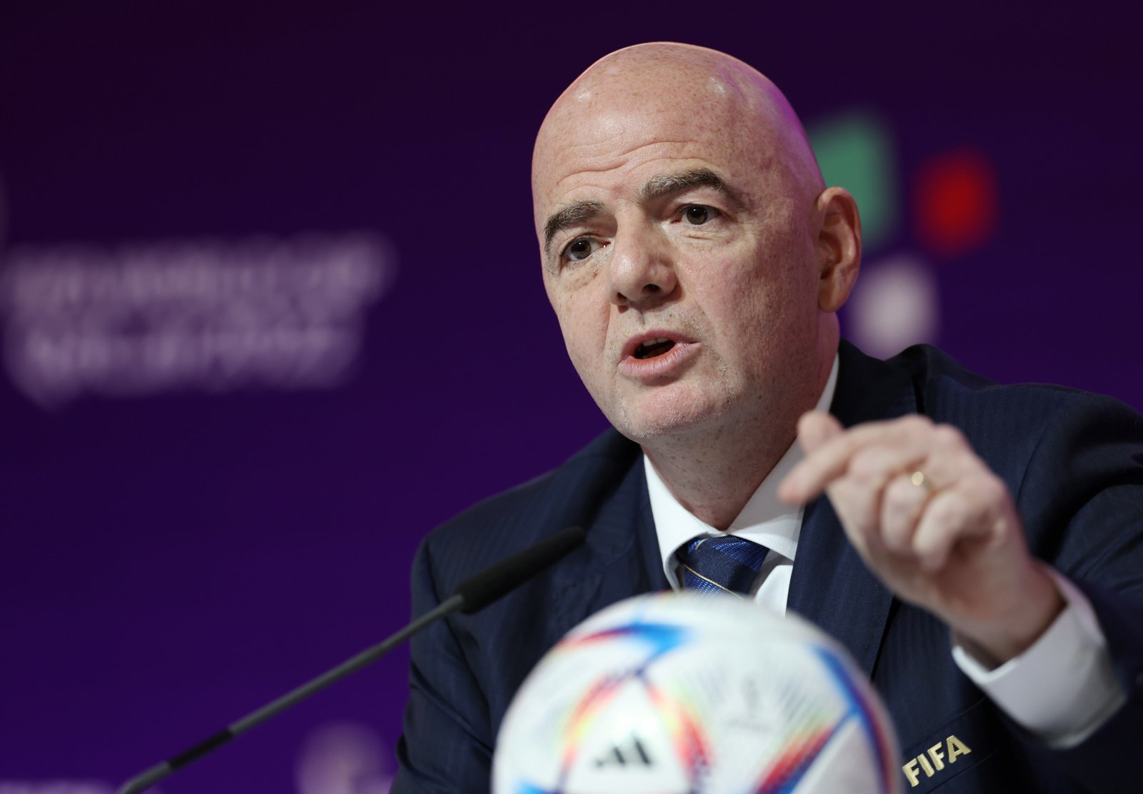 “인판티노는 평화의 수호자?” FIFA, 북중미월드컵 조추첨식과 함께 ‘평화상’ 시상→보여주기식 행정의 ‘끝판왕’ 비판도