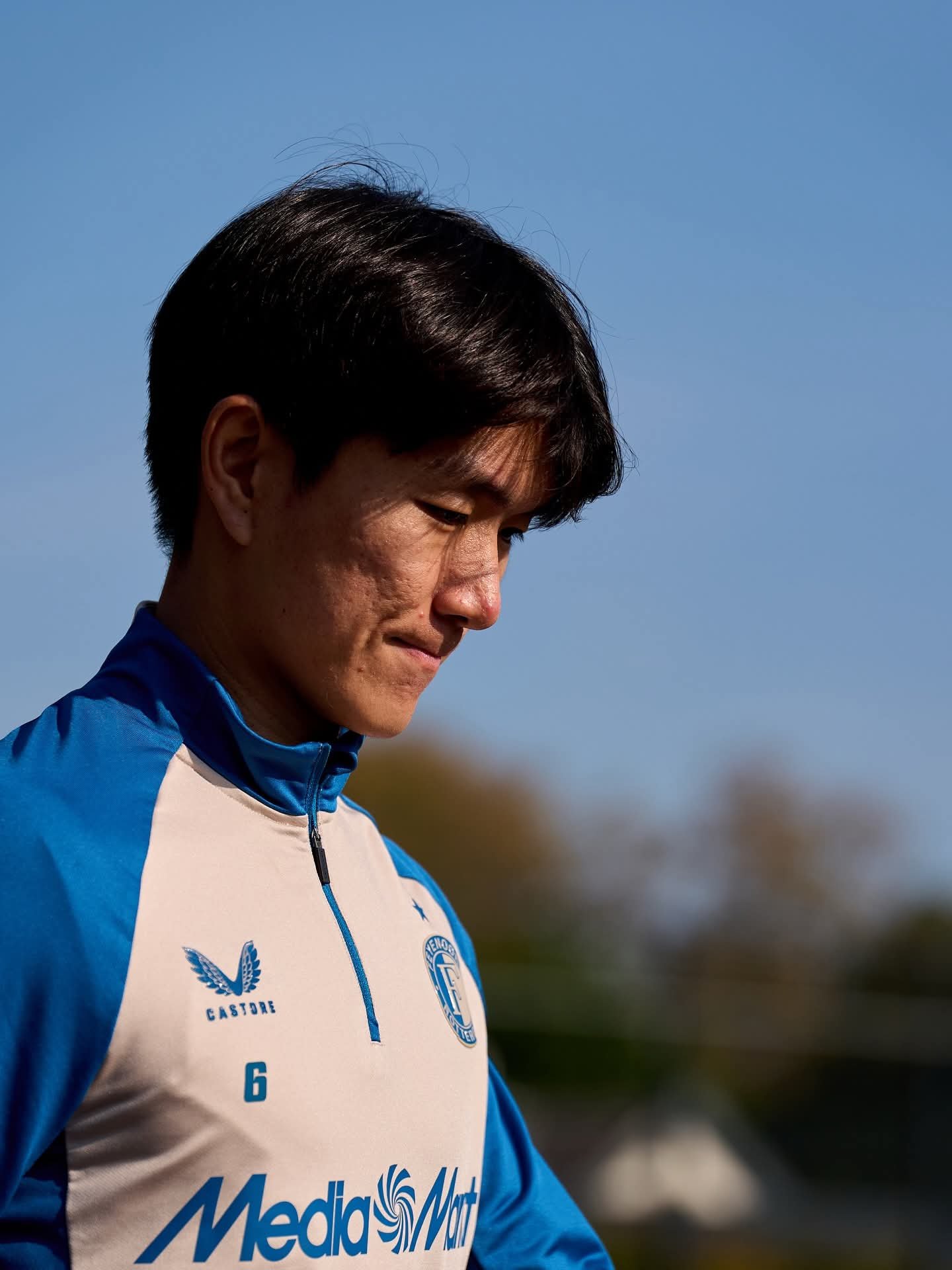 축구대표팀 핵심 미드필더 황인범이 부상으로 전치 6~8주 진단을 받았다. 내년 1월에나 복귀할 것이라는 우울한 소식을 페예노르트 구단이 발표했다. 11월 A매치 2경기 출전도 불가능해졌다. 사진제공｜대한축구협회